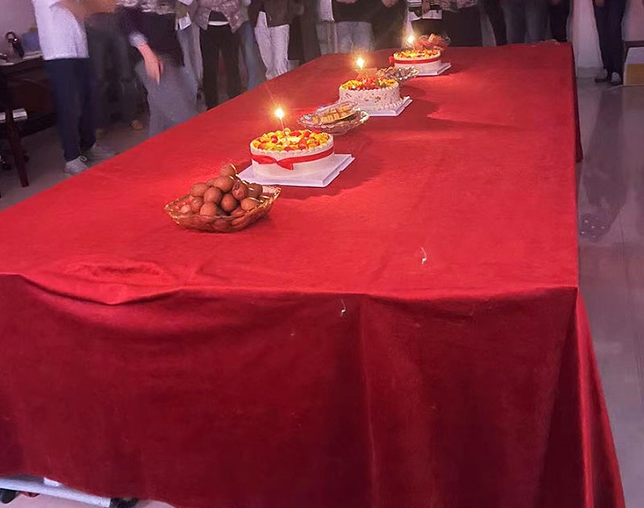 欢聚一堂：：：CA88官网锅炉员工生日会与业务骨干孙钢锋8年感激会同庆